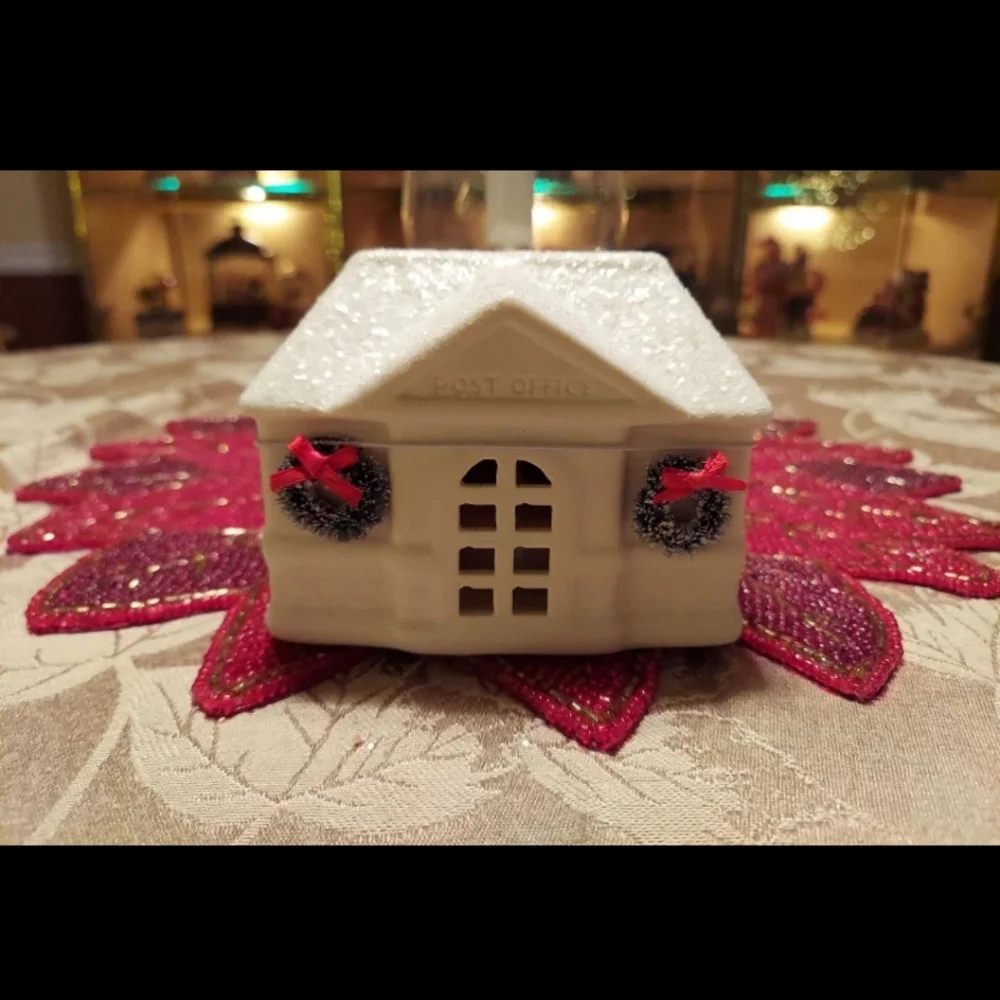 CHRISTMAS VILLAGE LIGHTED WHITE PORCELAIN LED BUILDING SET OF 3 - BNWT SO
